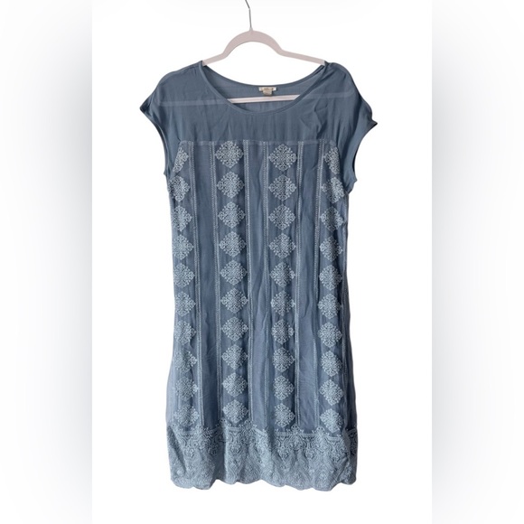 Sundance Dresses & Skirts - Sundance Twilight Shift women’s XS short sleeve embroidered light blue dress
